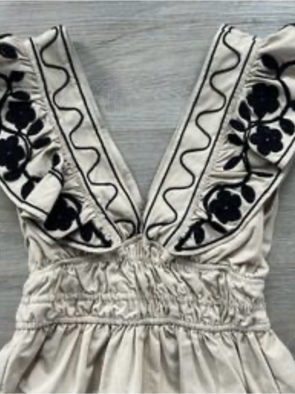 V-neck Ruffle Cream Embroidered Top - Picture 3 of 5